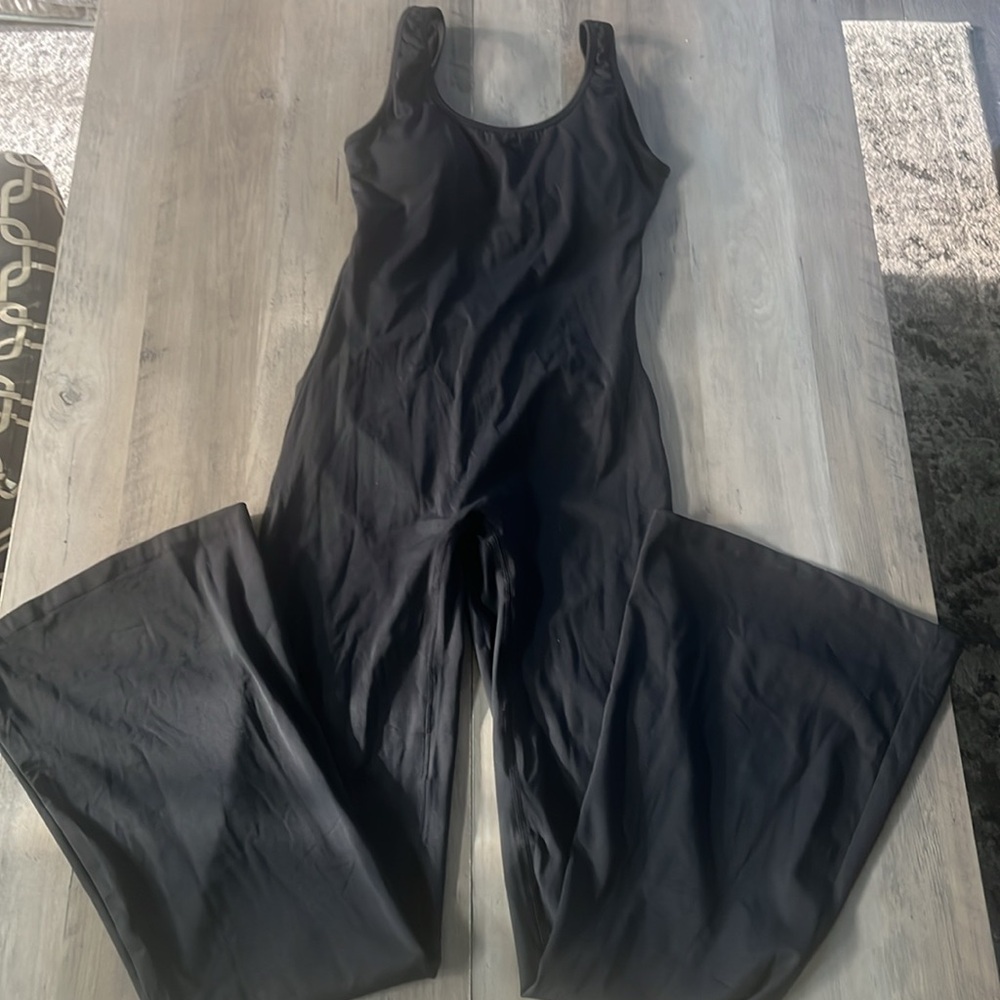 Temu! Small Black Cut out roused butt flare leg jumpsuit excellent condition